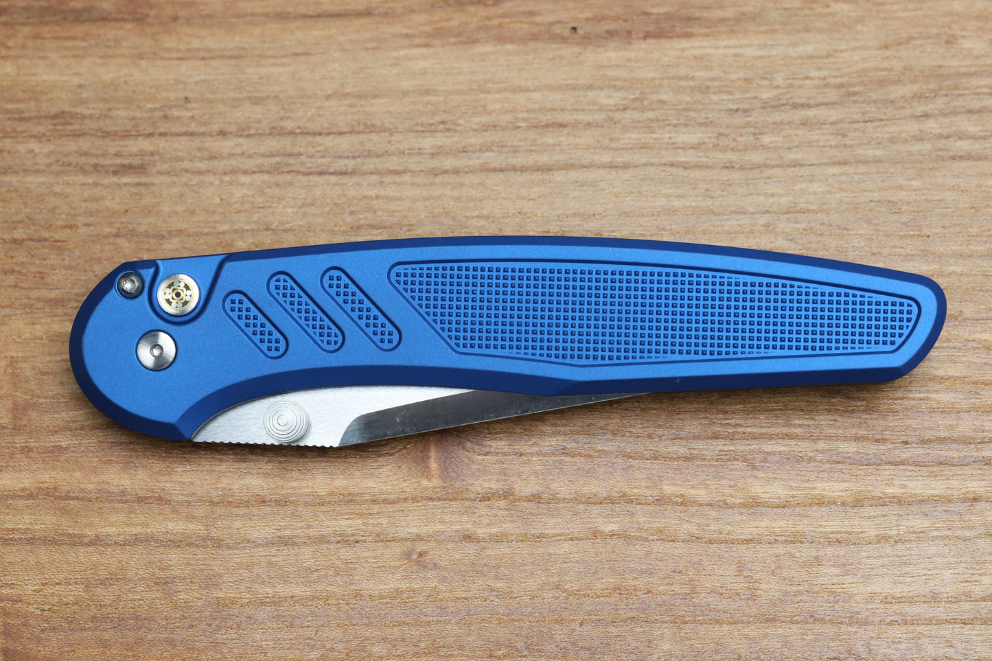 PRO-TECH KNIVES PEACE NEIGHBOR AVALON TEXTURED BLUE ALUMINUM HANDLE MACHINED SATIN MAGNACUT BLADE 2026 CCK SPRING.1