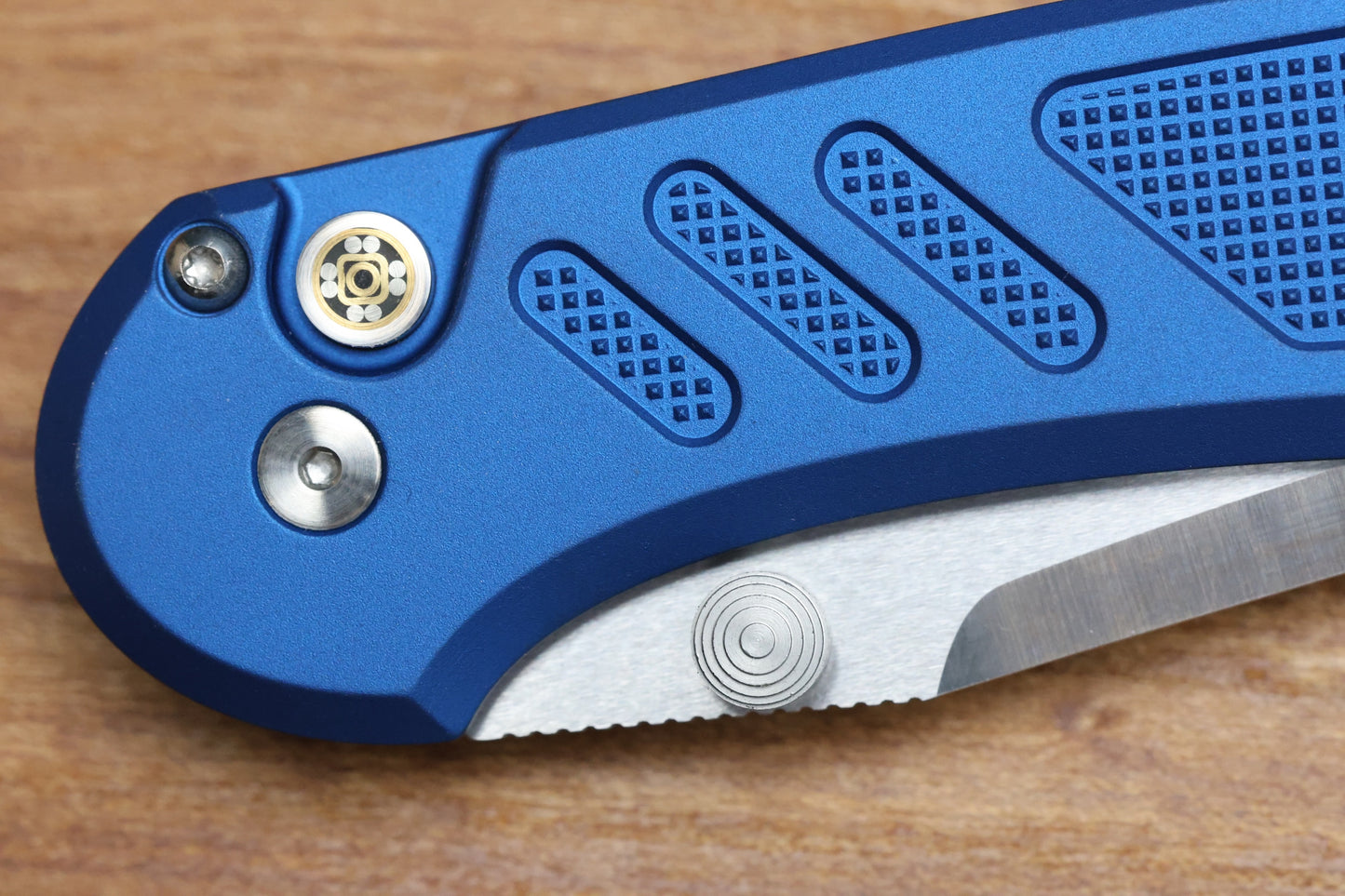 PRO-TECH KNIVES PEACE NEIGHBOR AVALON TEXTURED BLUE ALUMINUM HANDLE MACHINED SATIN MAGNACUT BLADE 2026 CCK SPRING.1