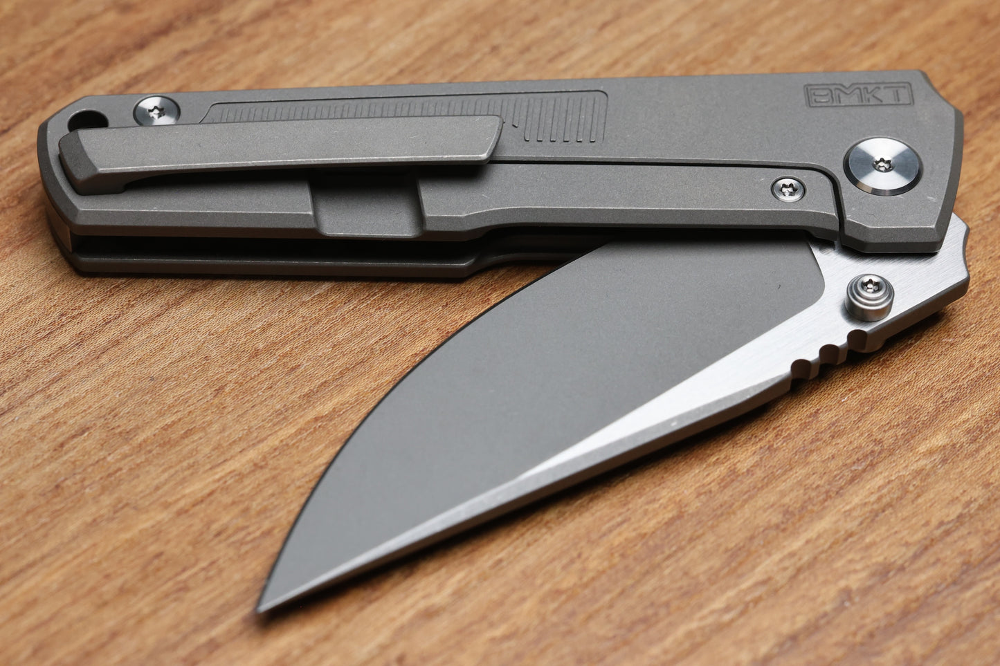 BMKT EXPLORER NF SPEC 1 - MILLED PATTERN TITANIUM  HANDLE WITH S90V BLADE