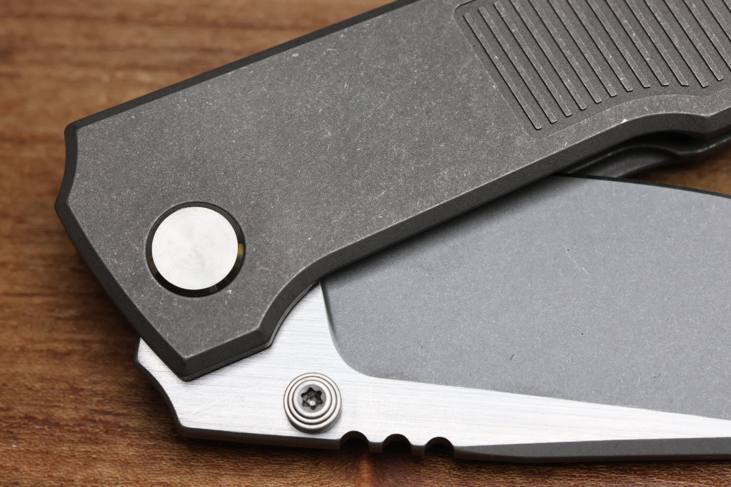 BMKT EXPLORER NF SPEC 1 - MILLED PATTERN TITANIUM  HANDLE WITH S90V BLADE