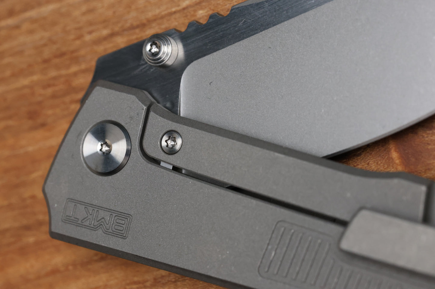 BMKT EXPLORER NF SPEC 1 - MILLED PATTERN TITANIUM  HANDLE WITH S90V BLADE