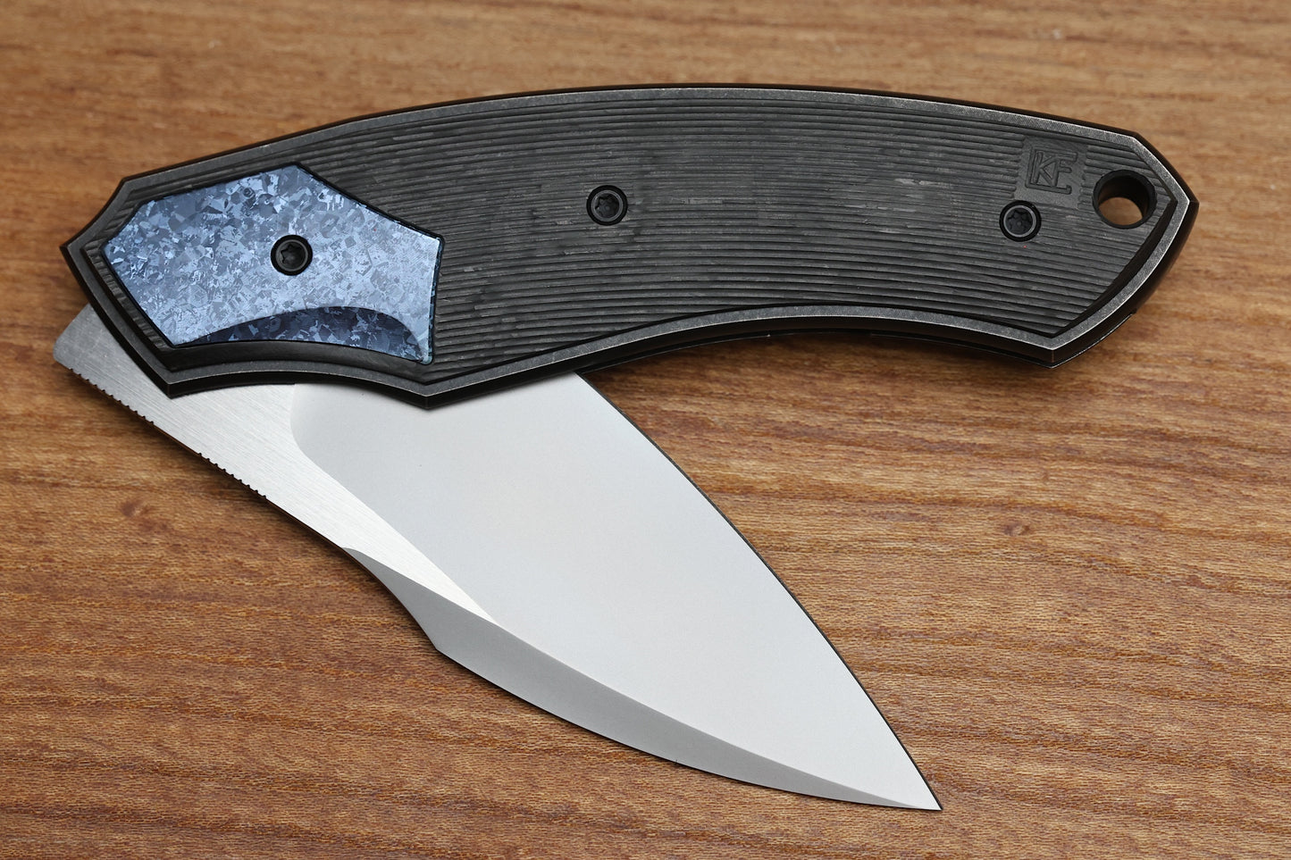 CUSTOM KNIFE FACTORY DAVLESS CARBON FIBER & BLUE CRYSTAL TI W/ CKF WASH S90V