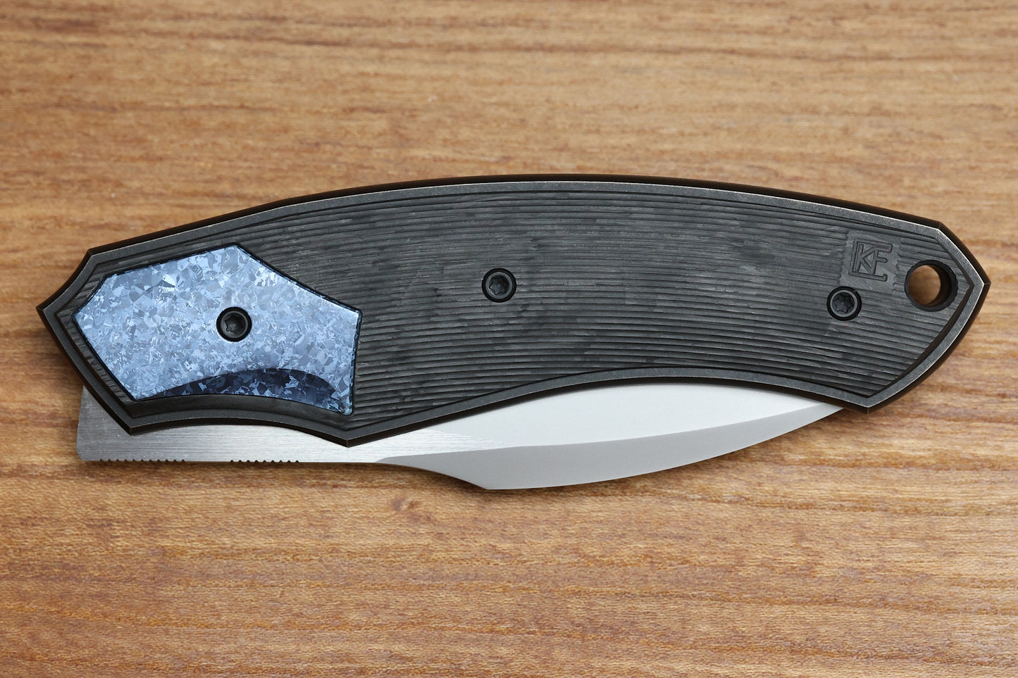 CUSTOM KNIFE FACTORY DAVLESS CARBON FIBER & BLUE CRYSTAL TI W/ CKF WASH S90V