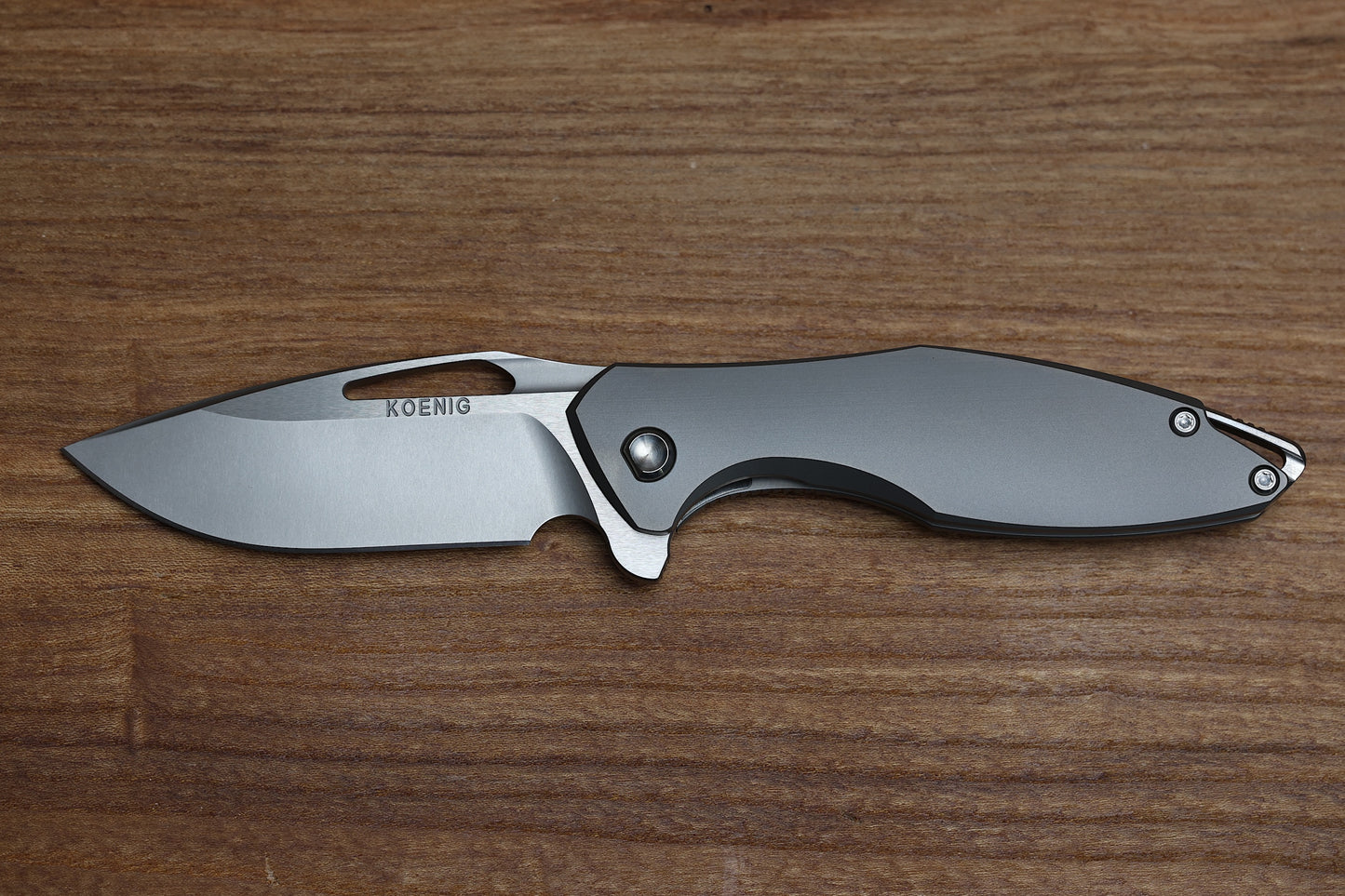 KOENIG MINI ARIUS - SMOOTH TITANIUM HANDLE - SILVER HARDWARE - BURNISHED W/ POLISHED FLATS M390 BLADE