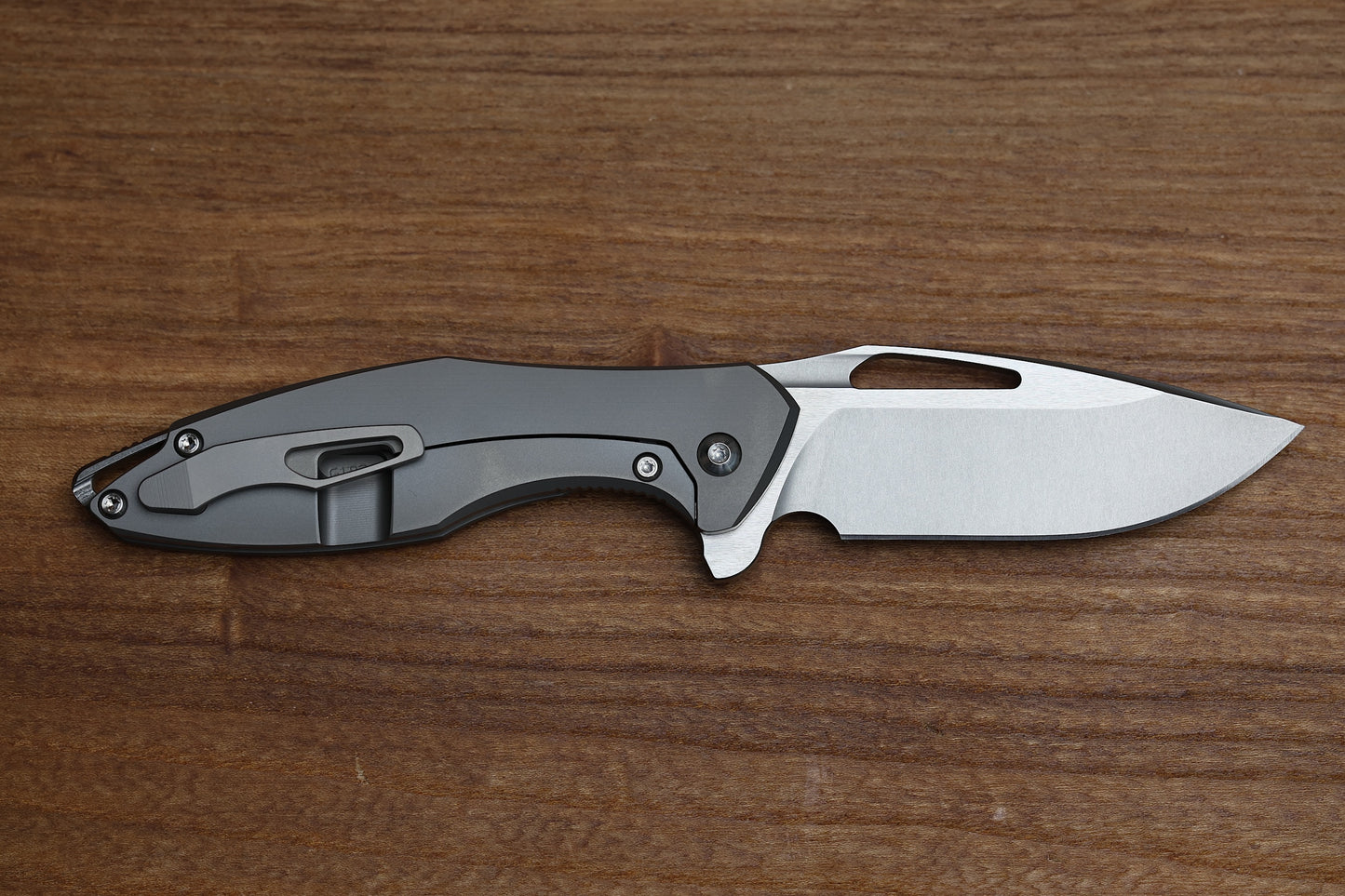 KOENIG MINI ARIUS - SMOOTH TITANIUM HANDLE - SILVER HARDWARE - BURNISHED W/ POLISHED FLATS M390 BLADE