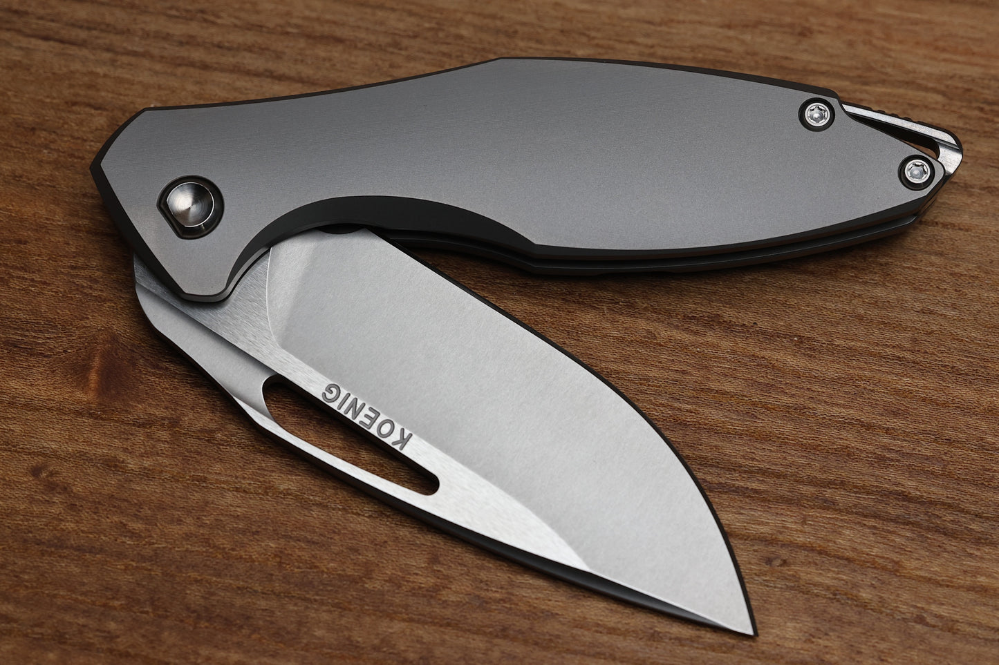 KOENIG MINI ARIUS - SMOOTH TITANIUM HANDLE - SILVER HARDWARE - BURNISHED W/ POLISHED FLATS M390 BLADE