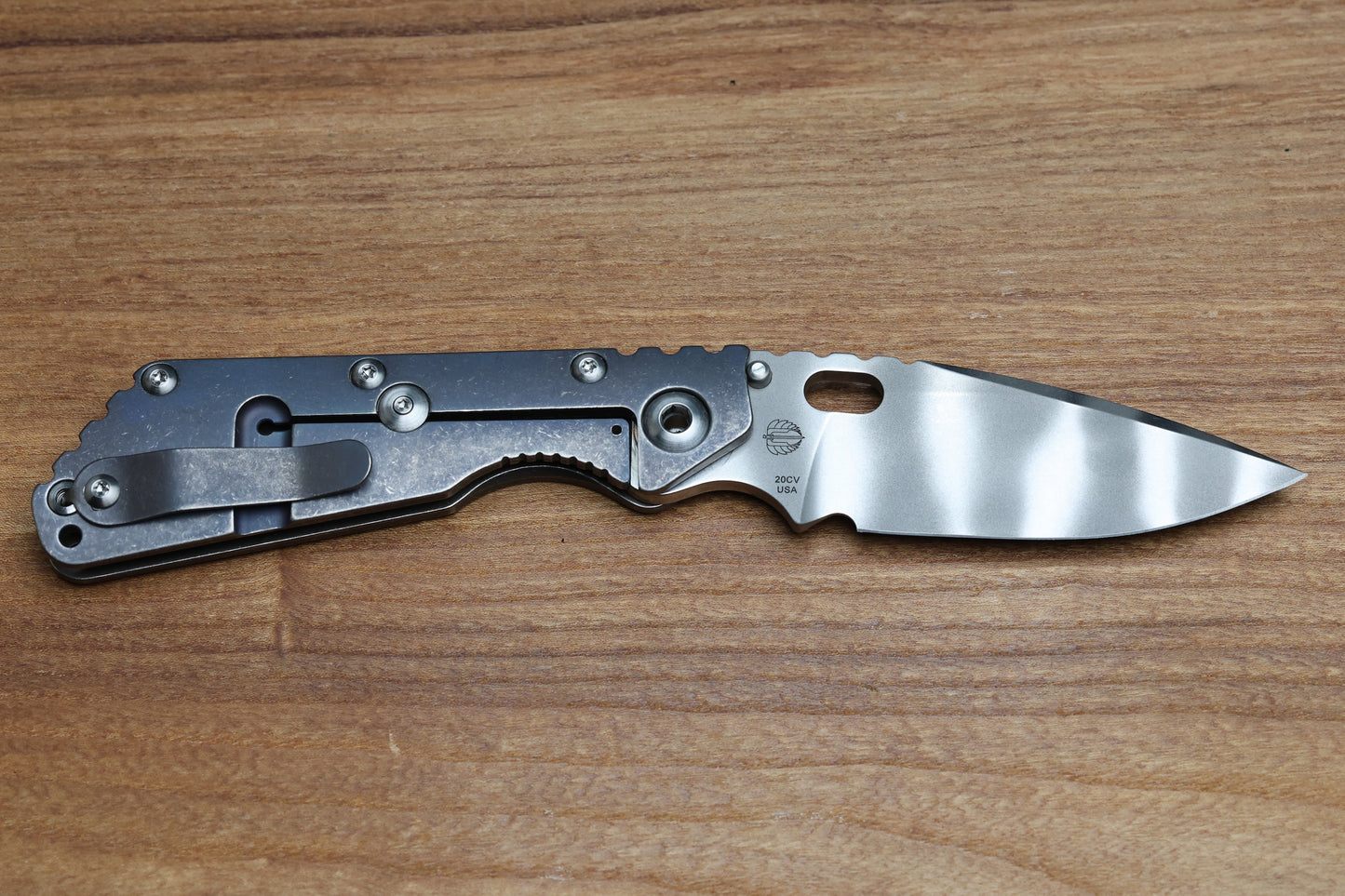 STRIDER KNIVES SMF CC TIGER STRIPE 20CV SPEARPOINT