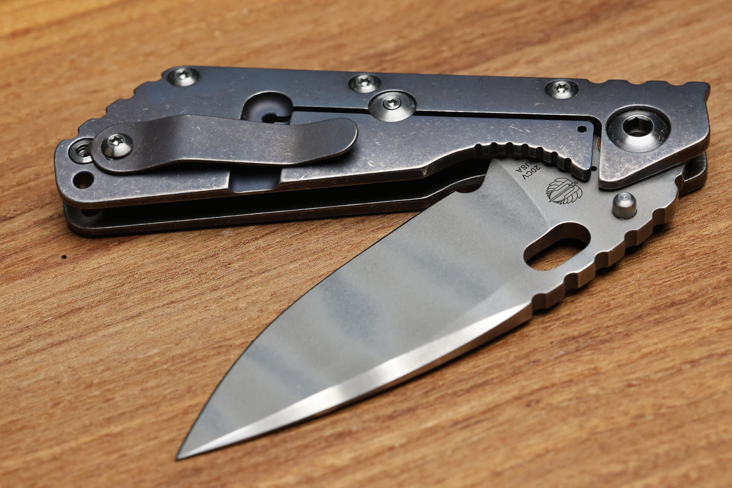 STRIDER KNIVES SMF CC TIGER STRIPE 20CV SPEARPOINT