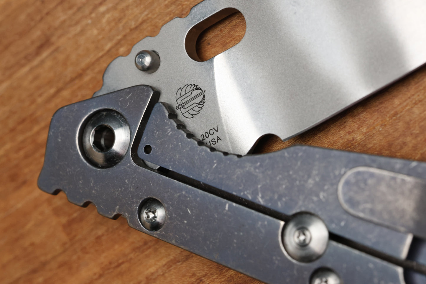 STRIDER KNIVES SMF CC TIGER STRIPE 20CV SPEARPOINT