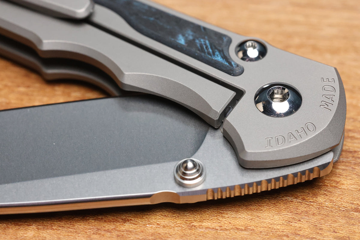 CHRIS REEVE LARGE INKOSI - OCEAN BLUE CARBOTI INLAY - DROP POINT CPM MAGNACUT BLADE - MIM CLIP - R1 INVITATIONAL 2026