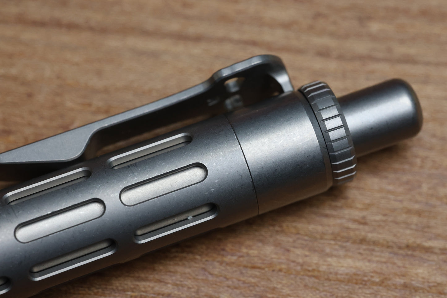 CHAVES KNIVES TITANIUM CLICKER PEN – VERTICAL LINES