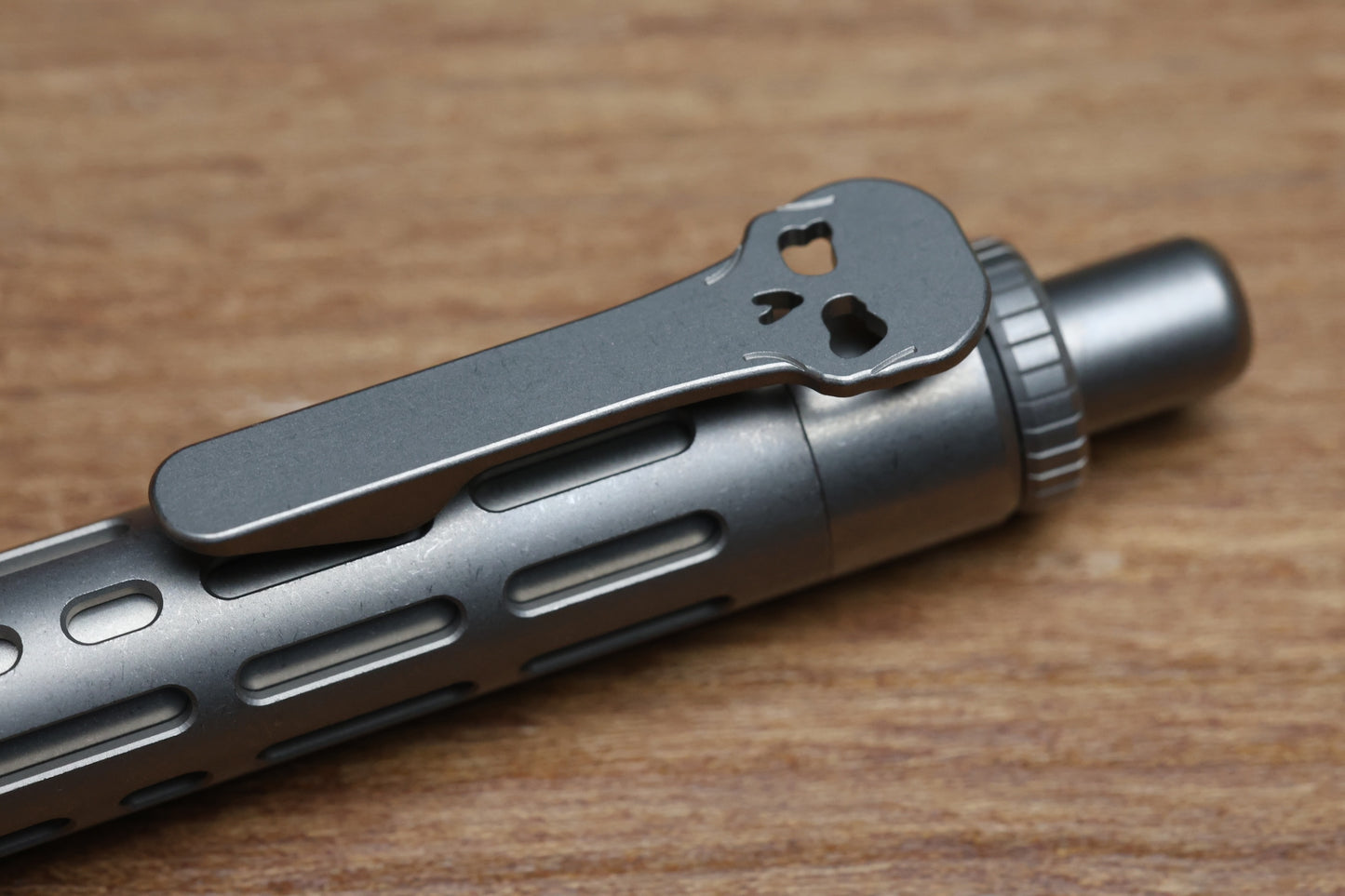 CHAVES KNIVES TITANIUM CLICKER PEN – VERTICAL LINES
