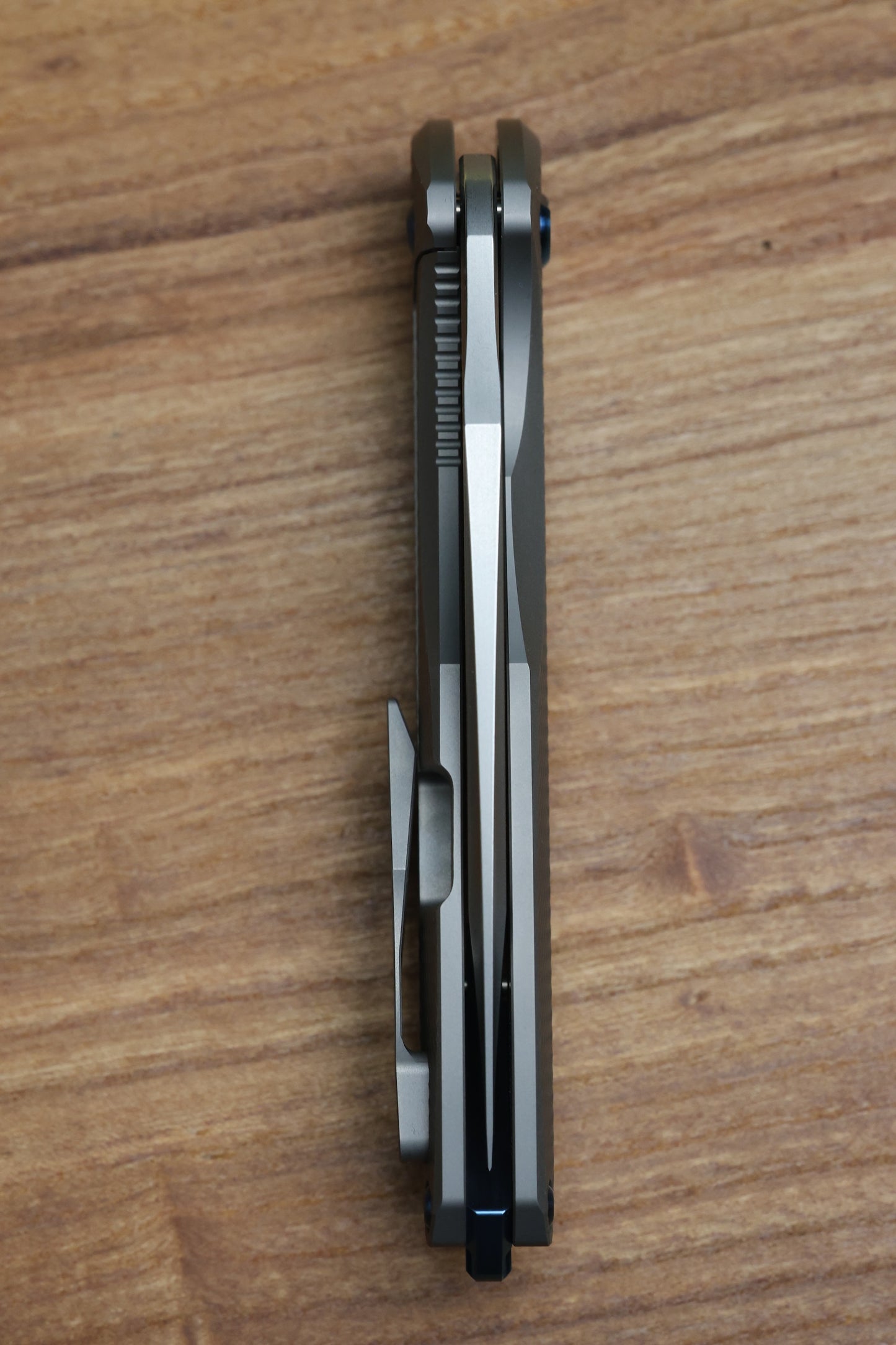 KOENIG KNIVES ARIUS - CORDA TITANIUM HANDLE - BLUE HARDWARE - BURNISHED W/ POLISHED FLATS M390 BLADE