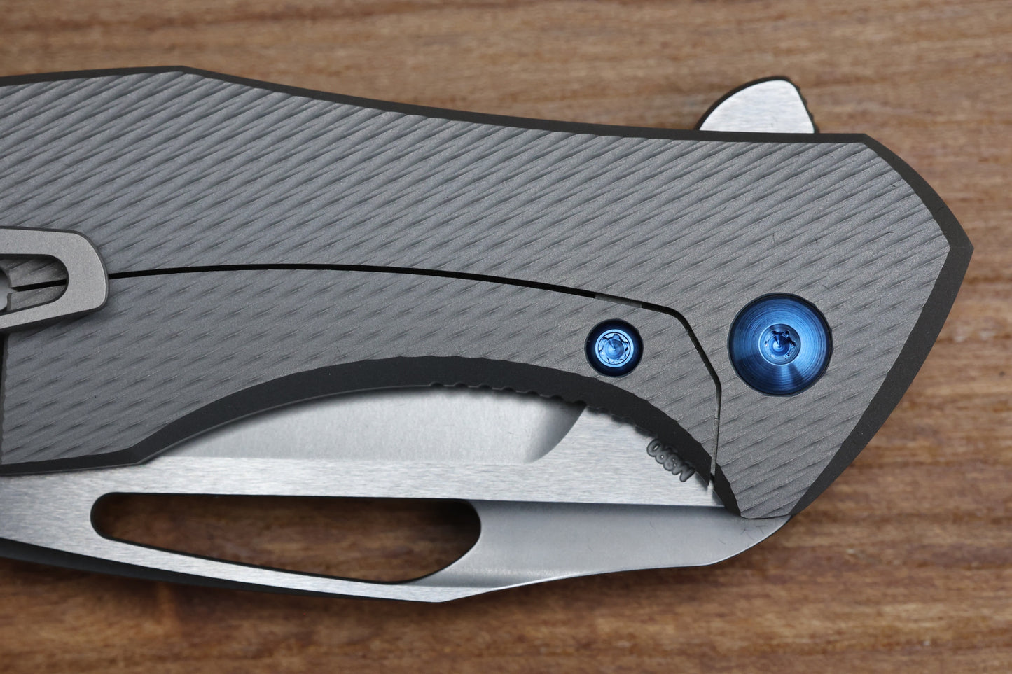 KOENIG KNIVES ARIUS - CORDA TITANIUM HANDLE - BLUE HARDWARE - BURNISHED W/ POLISHED FLATS M390 BLADE
