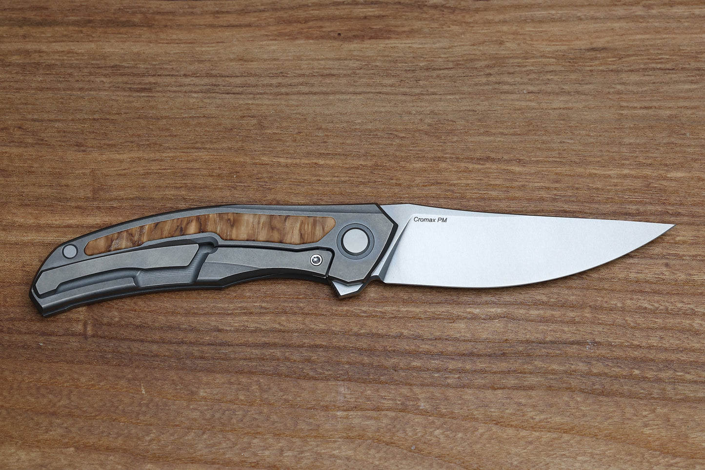 SHIROGOROV URSUS QUANTUM - CROMAX PM BLADE - TITANIUM HANDLE - CURLY BIRCH INLAY - MRBS