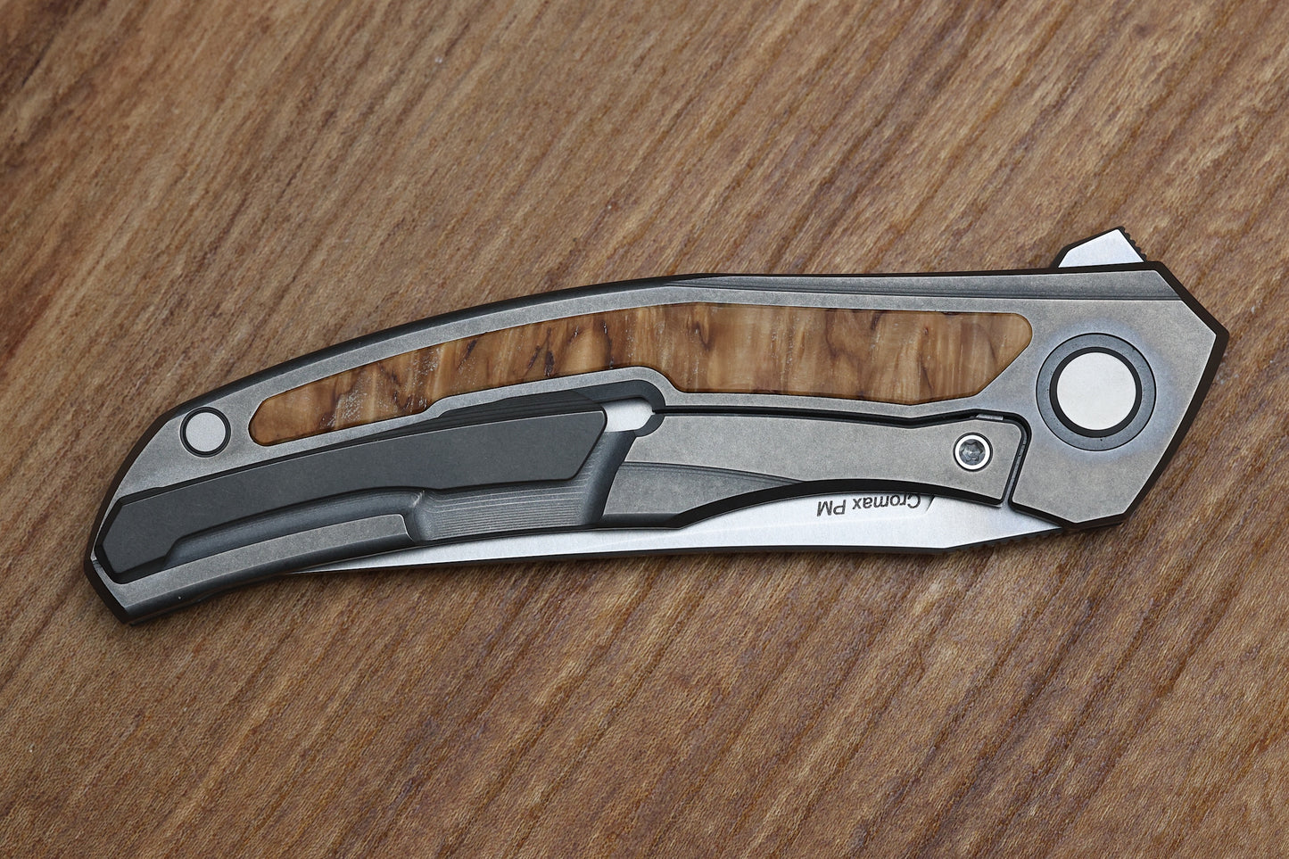 SHIROGOROV URSUS QUANTUM - CROMAX PM BLADE - TITANIUM HANDLE - CURLY BIRCH INLAY - MRBS