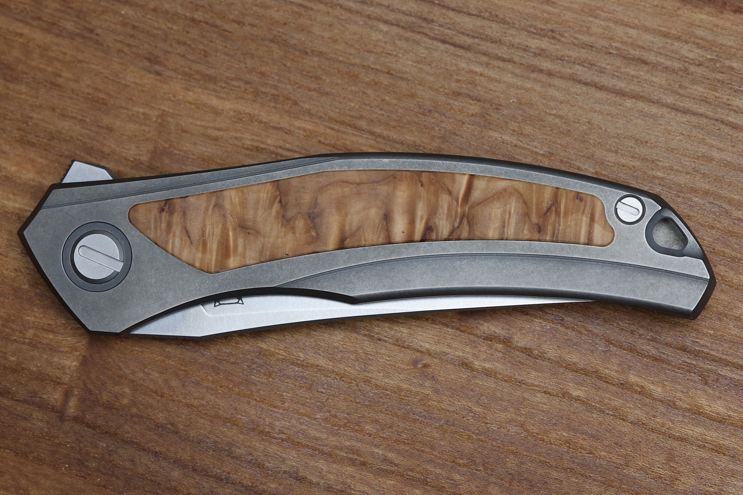 SHIROGOROV URSUS QUANTUM - CROMAX PM BLADE - TITANIUM HANDLE - CURLY BIRCH INLAY - MRBS