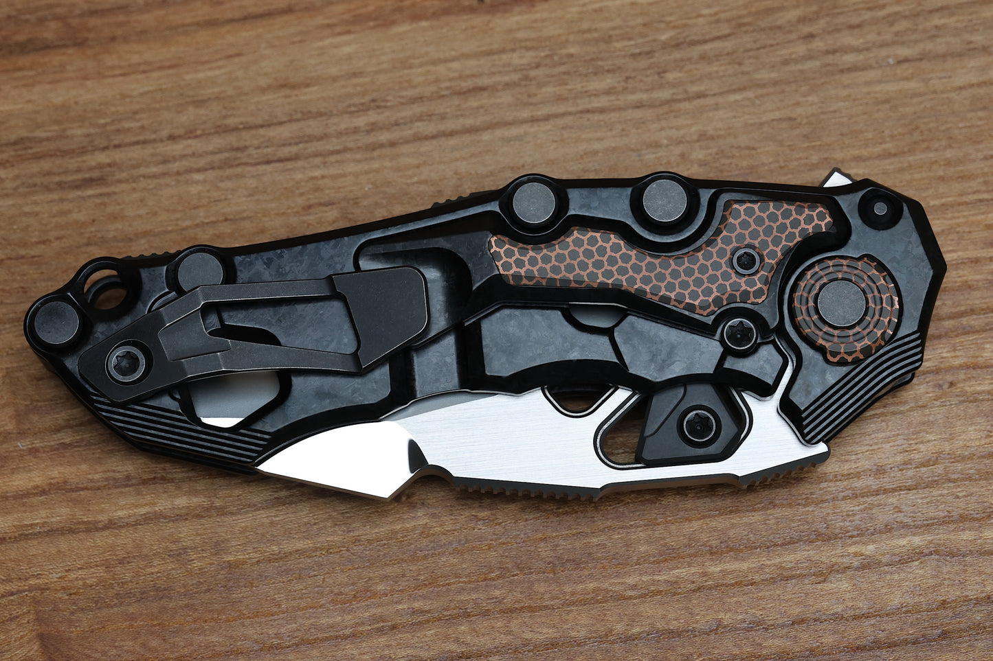 CUSTOM KNIFE FACTORY TRAKTOR CRYSTAL TI/SUPERCONDUCTOR & TRI-TONE M398