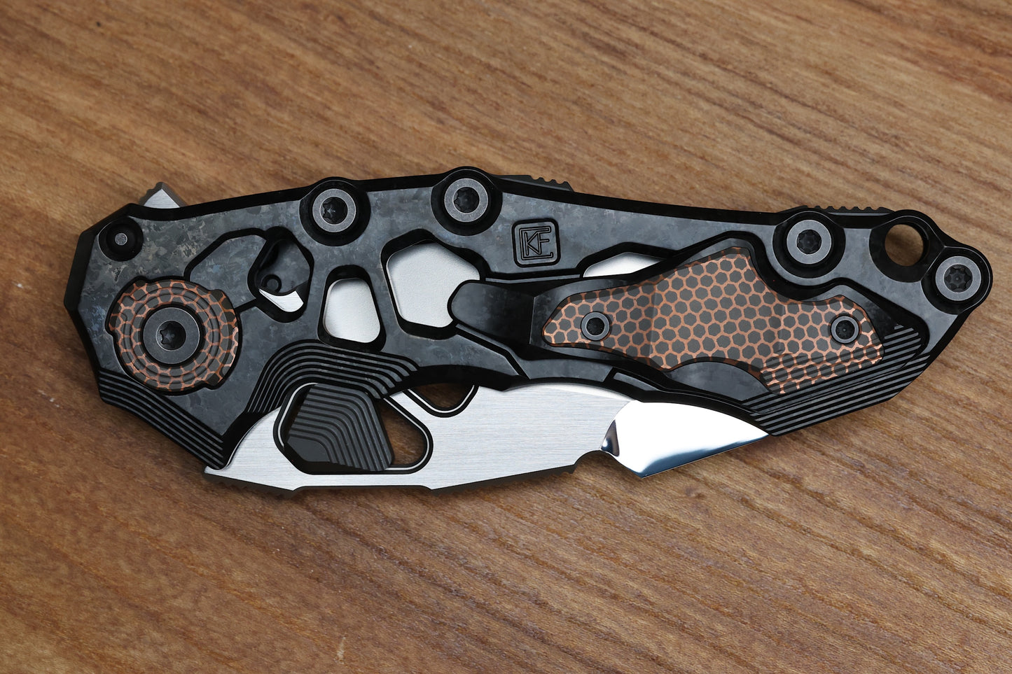 CUSTOM KNIFE FACTORY TRAKTOR CRYSTAL TI/SUPERCONDUCTOR & TRI-TONE M398