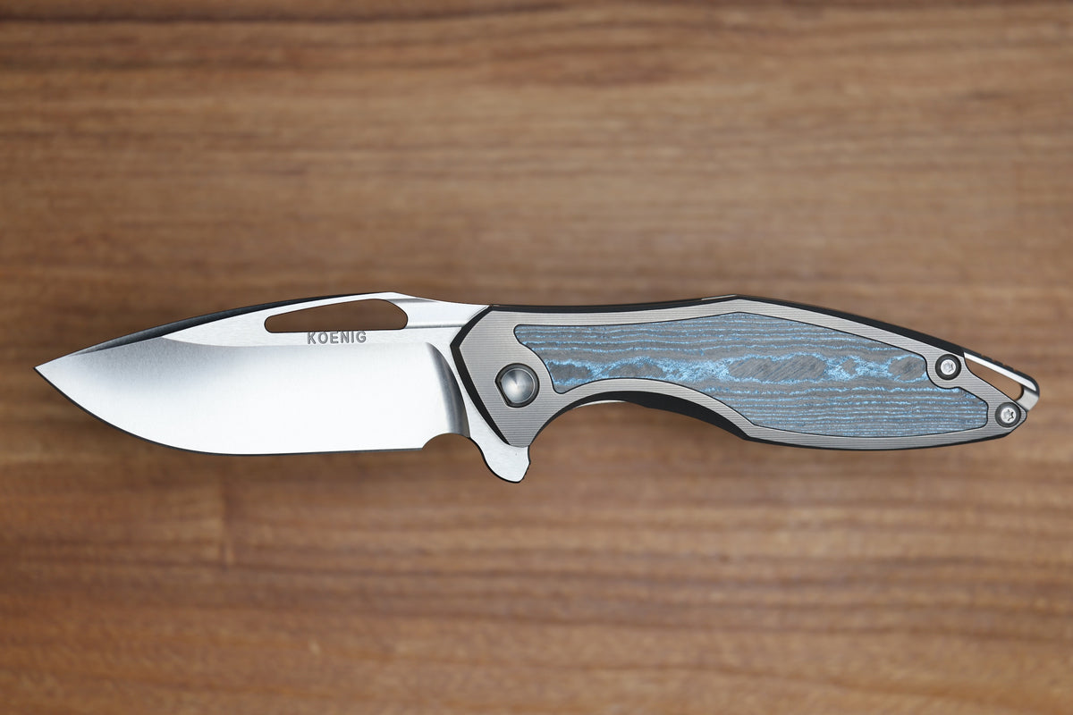 KOENIG KNIVES ARIUS - SMOOTH TITANIUM HANDLE W/ OCEAN BLUE CARBOTI INLAYS - SILVER HARDWARE - BRIGHTWASHED W/ POLISHED FLATS M390 BLADE