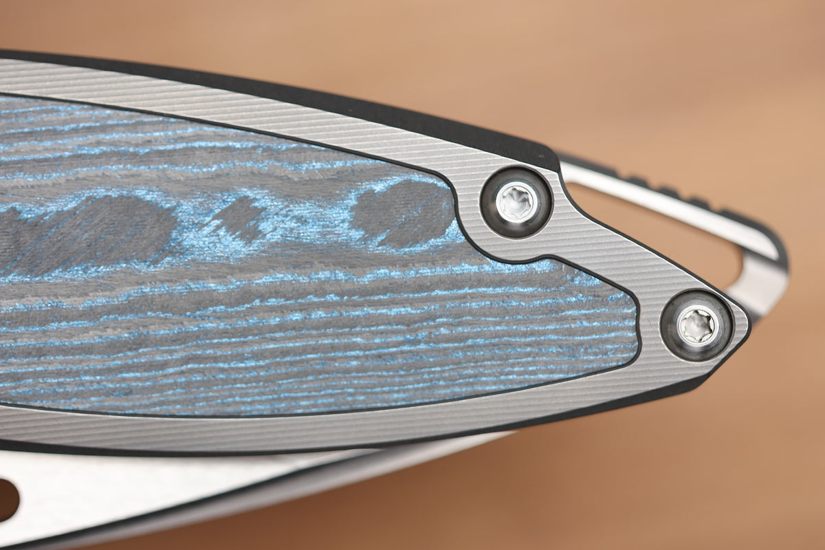 KOENIG KNIVES ARIUS - SMOOTH TITANIUM HANDLE W/ OCEAN BLUE CARBOTI INLAYS - SILVER HARDWARE - BRIGHTWASHED W/ POLISHED FLATS M390 BLADE