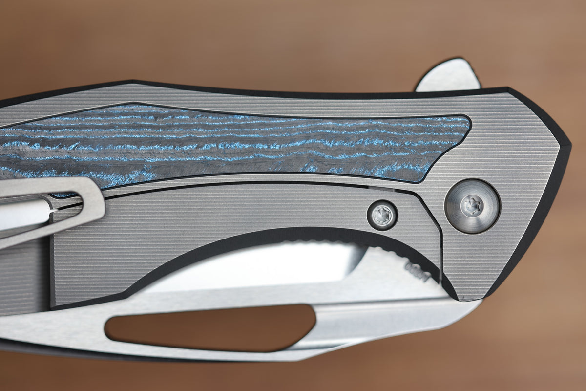 KOENIG KNIVES ARIUS - SMOOTH TITANIUM HANDLE W/ OCEAN BLUE CARBOTI INLAYS - SILVER HARDWARE - BRIGHTWASHED W/ POLISHED FLATS M390 BLADE