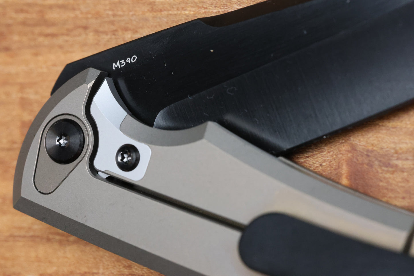 CHAVES EXCLUSIVE INTEGRAL LIBERATION STREET BRONZE ANO - PVD M390 TANTO CHISEL GRIND