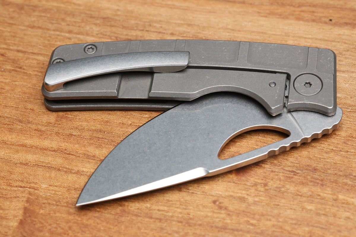 OZ MACHINE COMPANY ROOSEVELT MAG MILLED TITANIUM VANAX BLADE #4514 (PREOWNED)