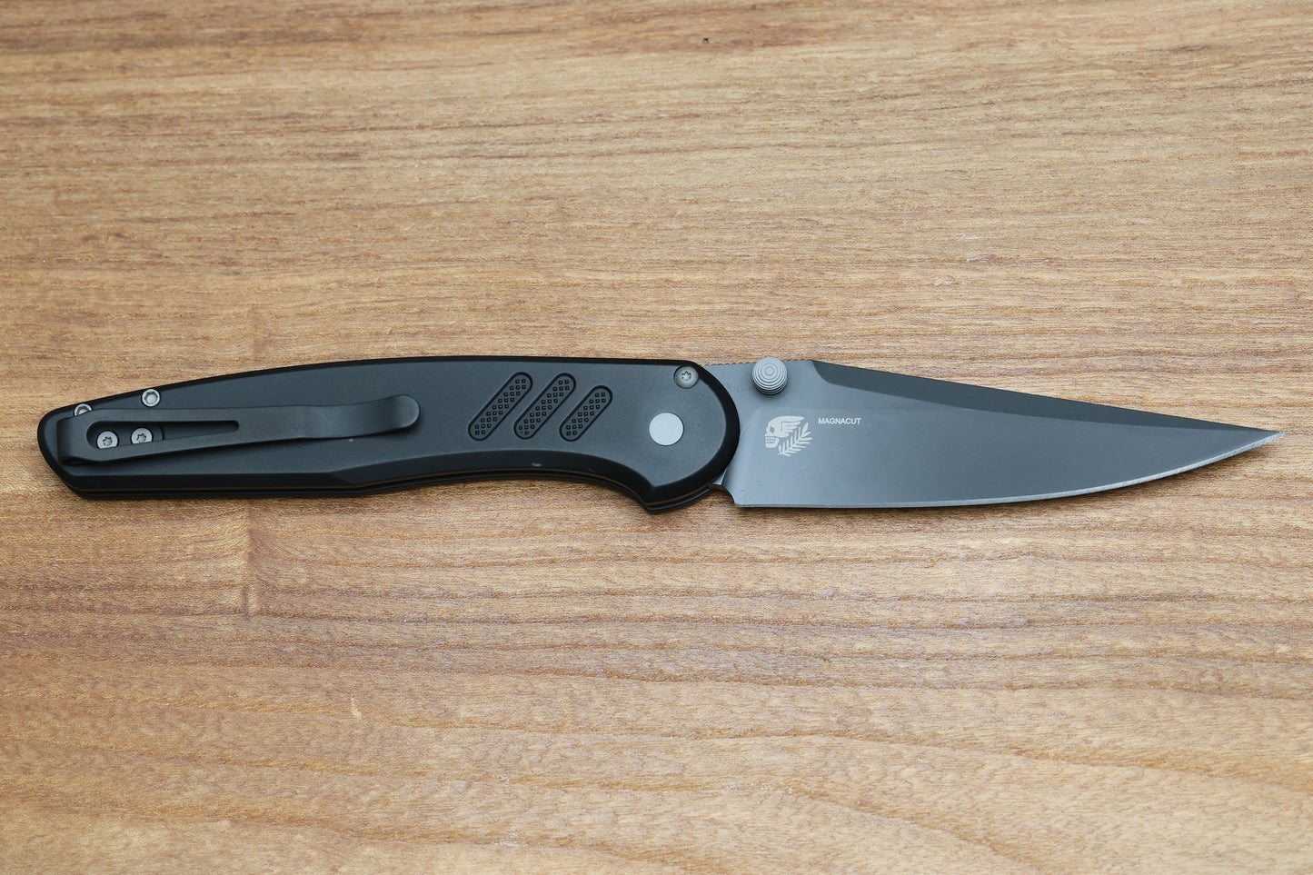 PRO-TECH AVALON PEACE NEIGHBOR W/ KNURLED BLACK ALUMINUM HANDLE & DLC MAGNACUT PN1103