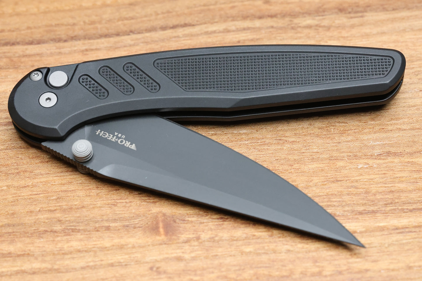 PRO-TECH AVALON PEACE NEIGHBOR W/ KNURLED BLACK ALUMINUM HANDLE & DLC MAGNACUT PN1103