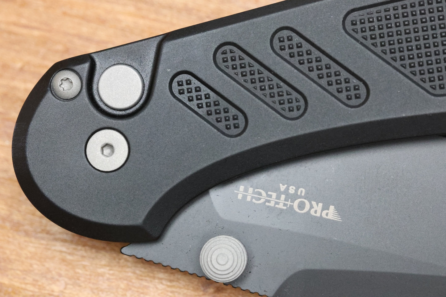 PRO-TECH AVALON PEACE NEIGHBOR W/ KNURLED BLACK ALUMINUM HANDLE & DLC MAGNACUT PN1103