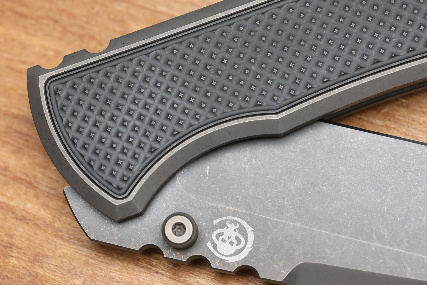 CHAVES INTEGRAL REDENCION 229 SW GREY TITANIUM W/BLACK PVD SW KNURLED PATTERN TI MAGNETIC INLAY DROP POINT GREY PVD