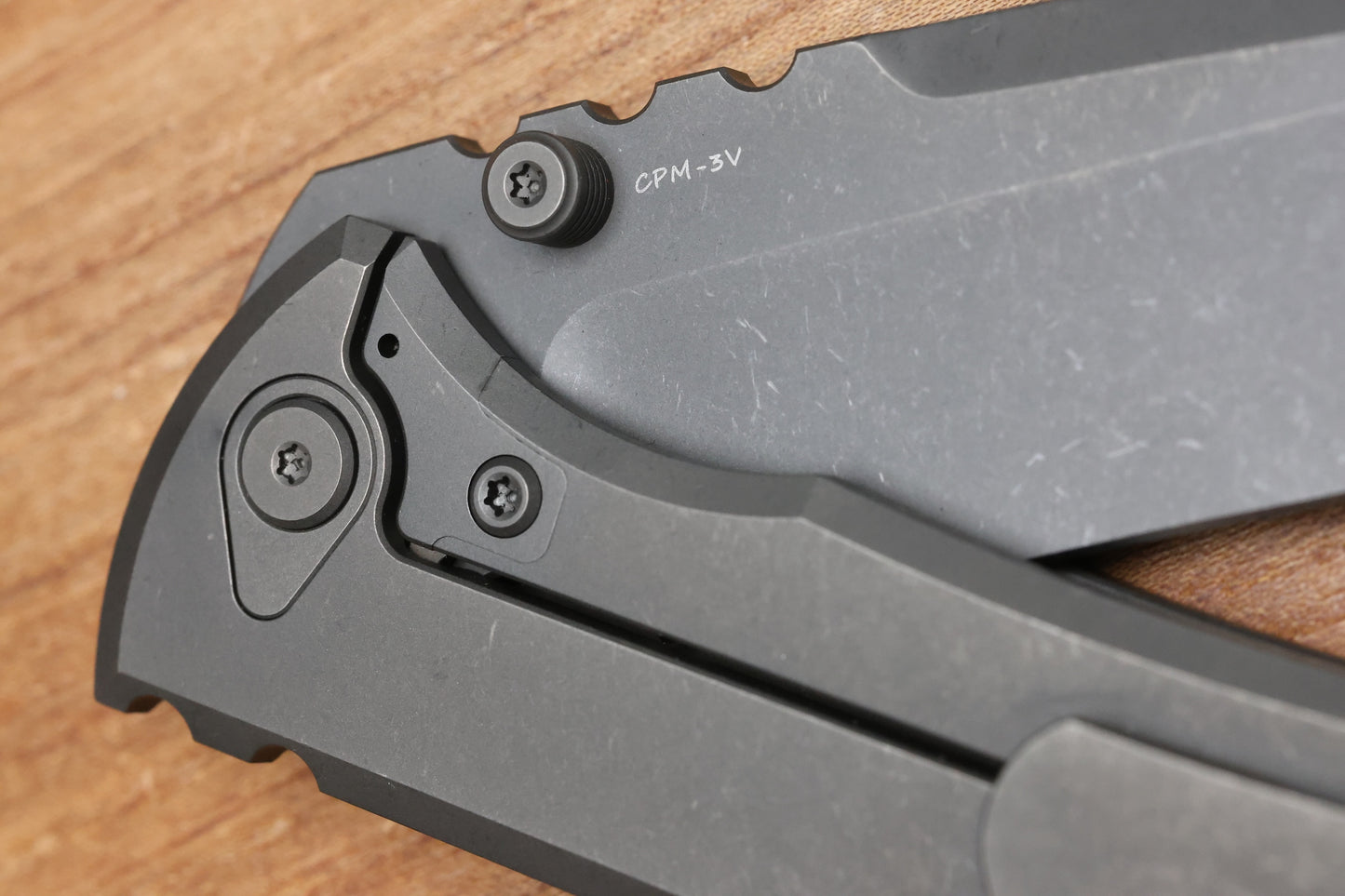 CHAVES INTEGRAL REDENCION 229 SW GREY TITANIUM W/BLACK PVD SW KNURLED PATTERN TI MAGNETIC INLAY DROP POINT GREY PVD