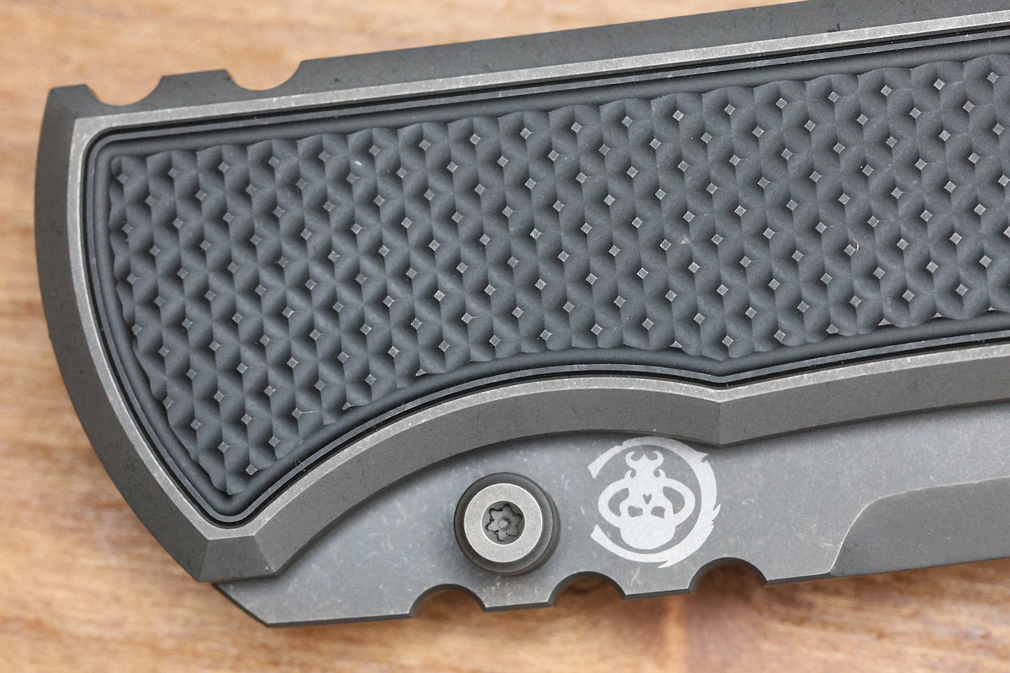 CHAVES INTEGRAL REDENCION 229 SW GREY TITANIUM W/BLACK PVD SW KNURLED PATTERN TI MAGNETIC INLAY DROP POINT GREY PVD