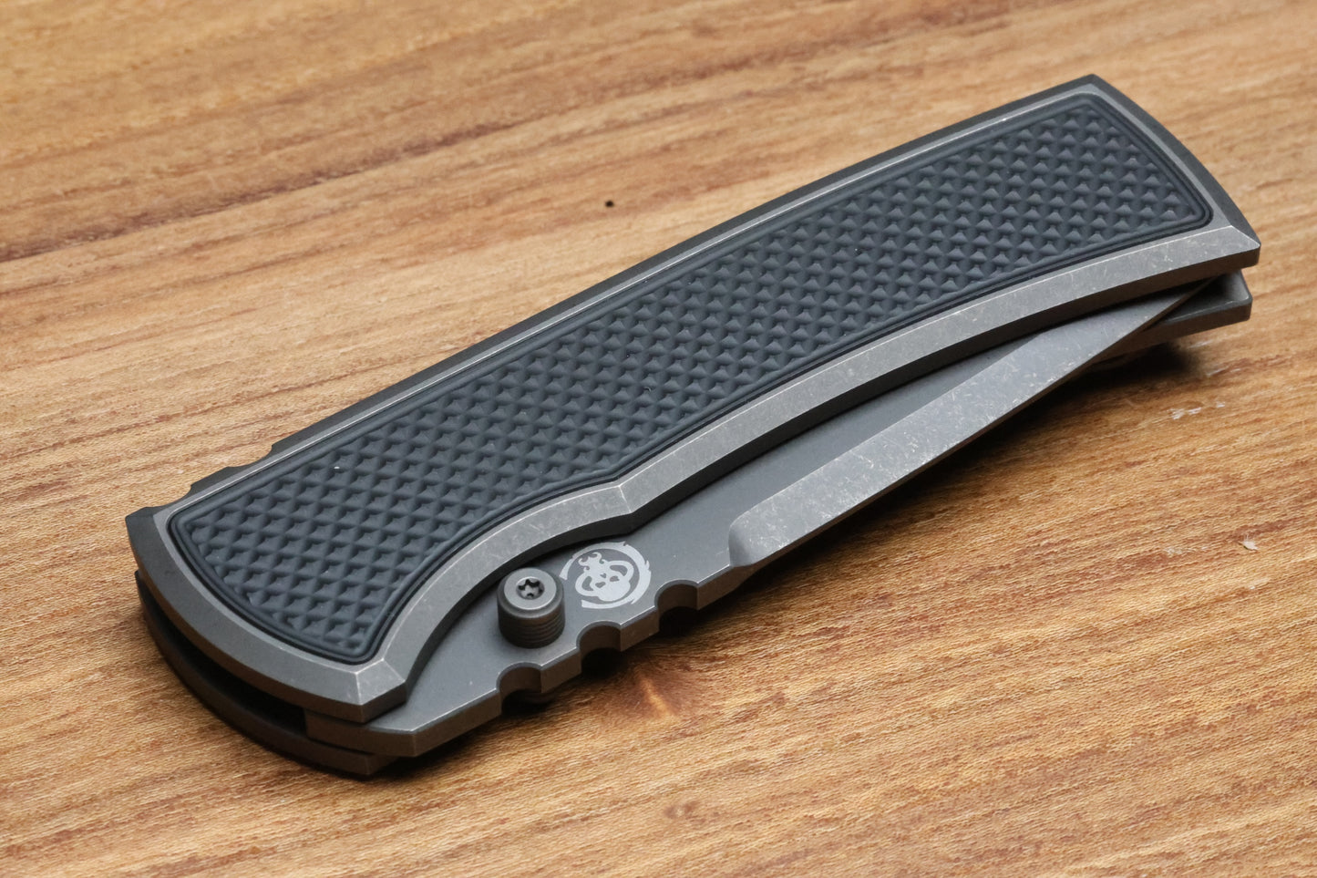 CHAVES INTEGRAL REDENCION 229 SW GREY TITANIUM W/BLACK PVD SW KNURLED PATTERN TI MAGNETIC INLAY DROP POINT GREY PVD