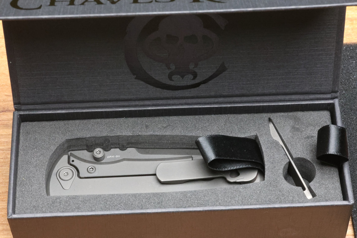 CHAVES INTEGRAL REDENCION 229 SW GREY TITANIUM W/BLACK PVD SW KNURLED PATTERN TI MAGNETIC INLAY DROP POINT GREY PVD