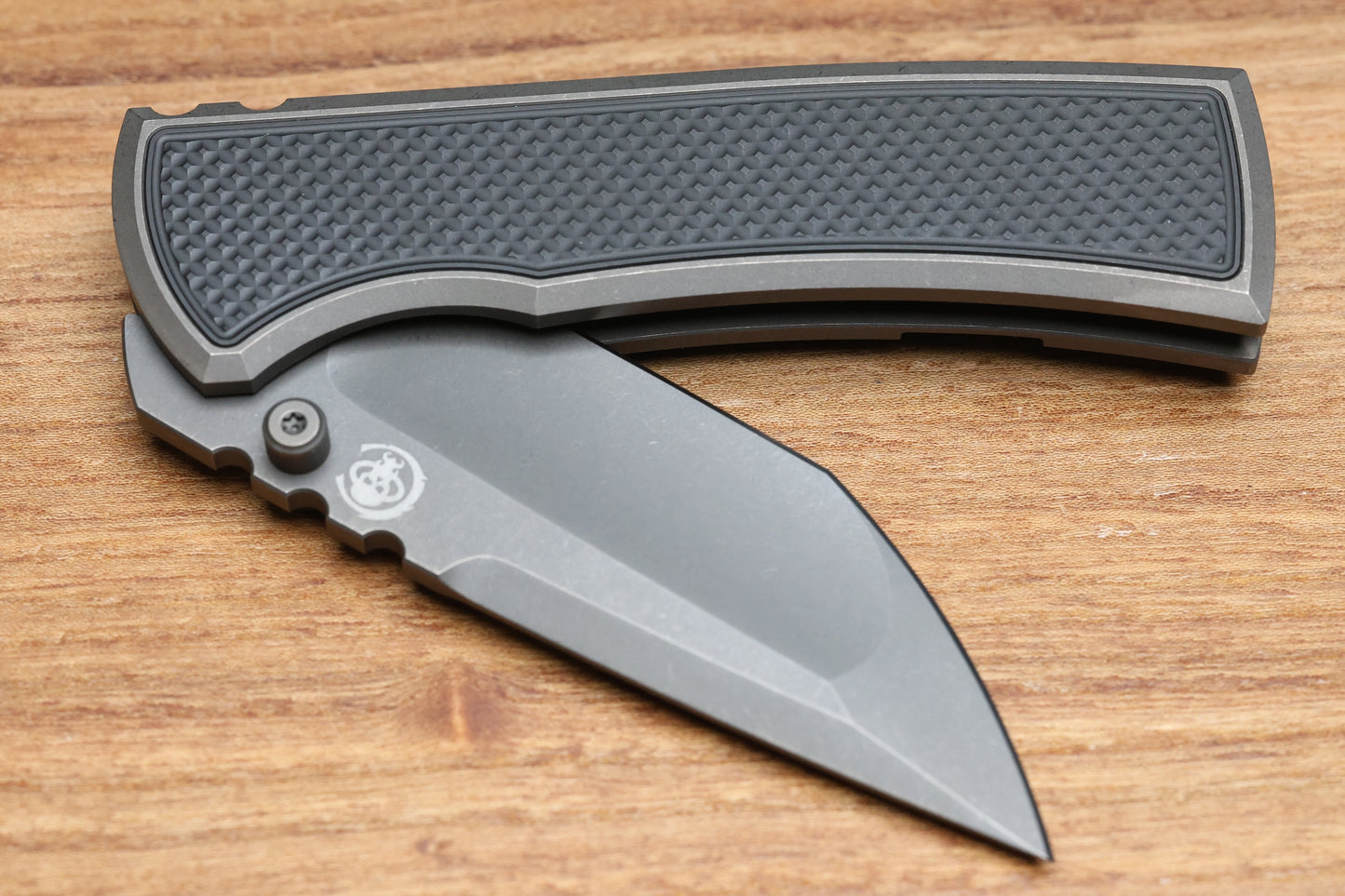 CHAVES INTEGRAL REDENCION 229 SW GREY TITANIUM W/BLACK PVD SW KNURLED PATTERN TI MAGNETIC INLAY TANTO GREY PVD