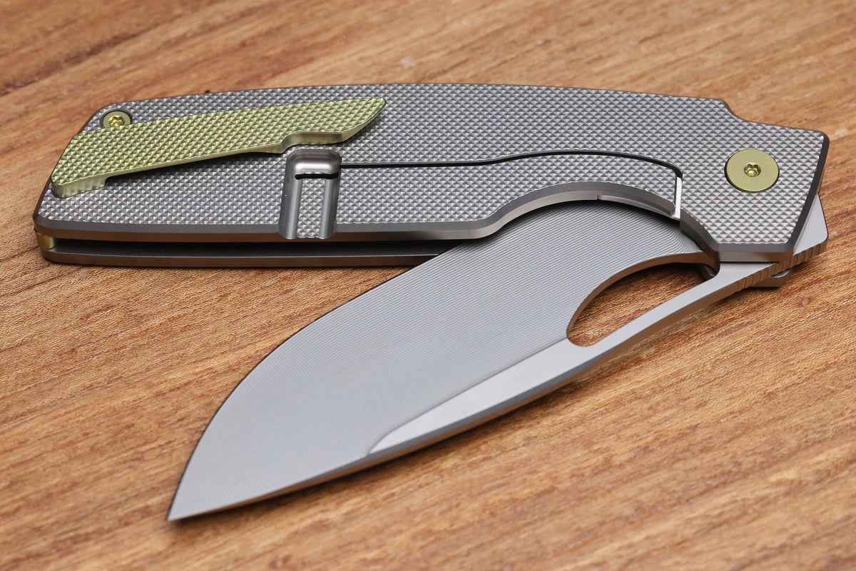 ROBJOHNSONS CEDAR SALTWATER - DIAMOND TI FRAME AND VANAX BLADE #408 (PREOWNED)