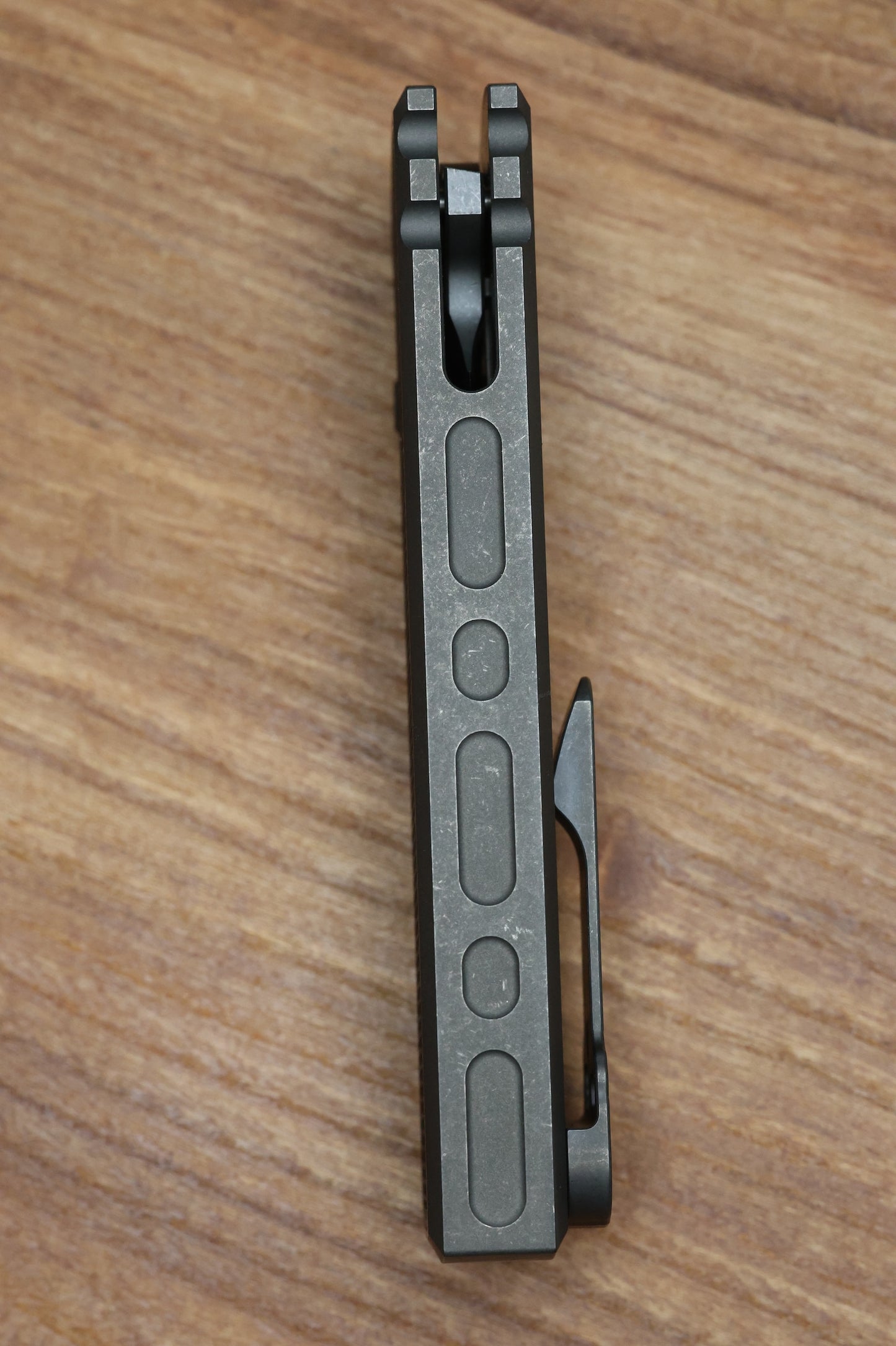 CHAVES INTEGRAL REDENCION 229 SW GREY TITANIUM W/BLACK PVD SW KNURLED PATTERN TI MAGNETIC INLAY TANTO GREY PVD