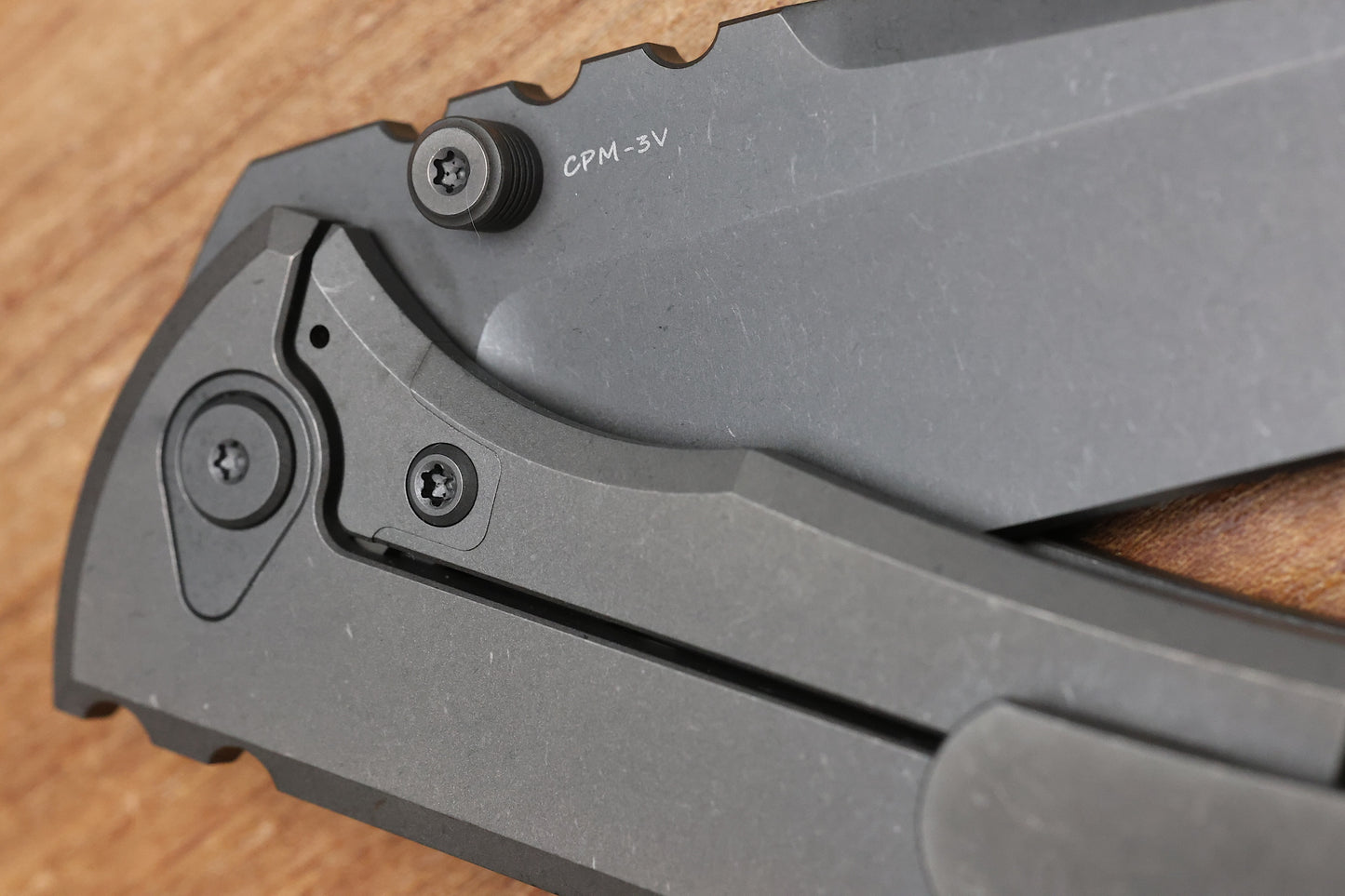 CHAVES INTEGRAL REDENCION 229 SW GREY TITANIUM W/BLACK PVD SW KNURLED PATTERN TI MAGNETIC INLAY TANTO GREY PVD