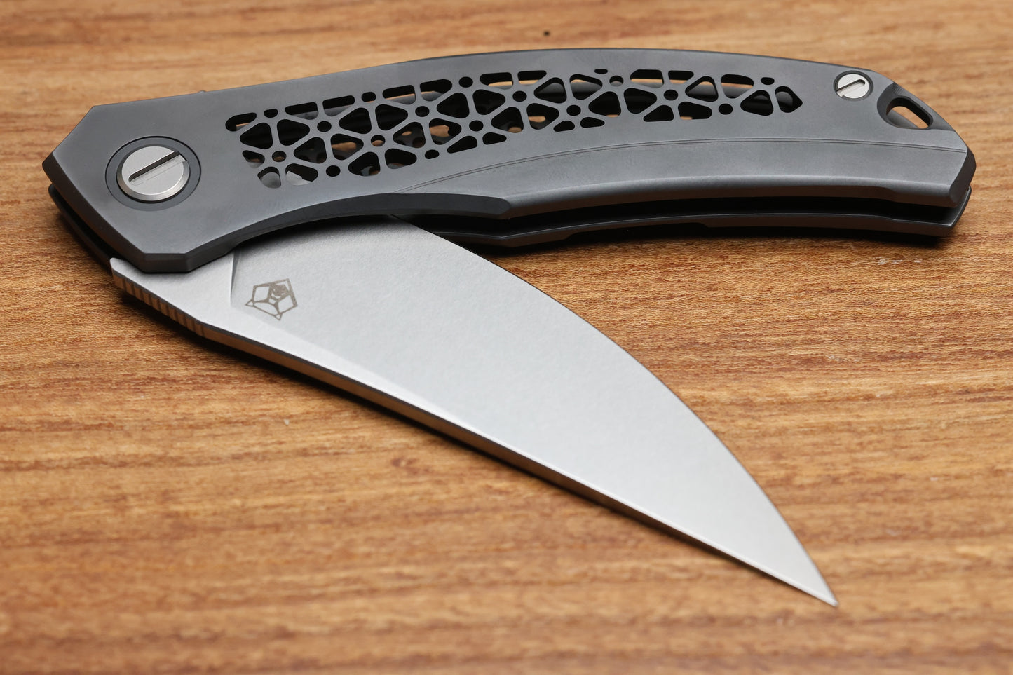 SHIROGOROV AVIAN KNIVES FINISH QUANTUM “AVIAN'S MARK” – CROMAX PM BLADE – MRBS