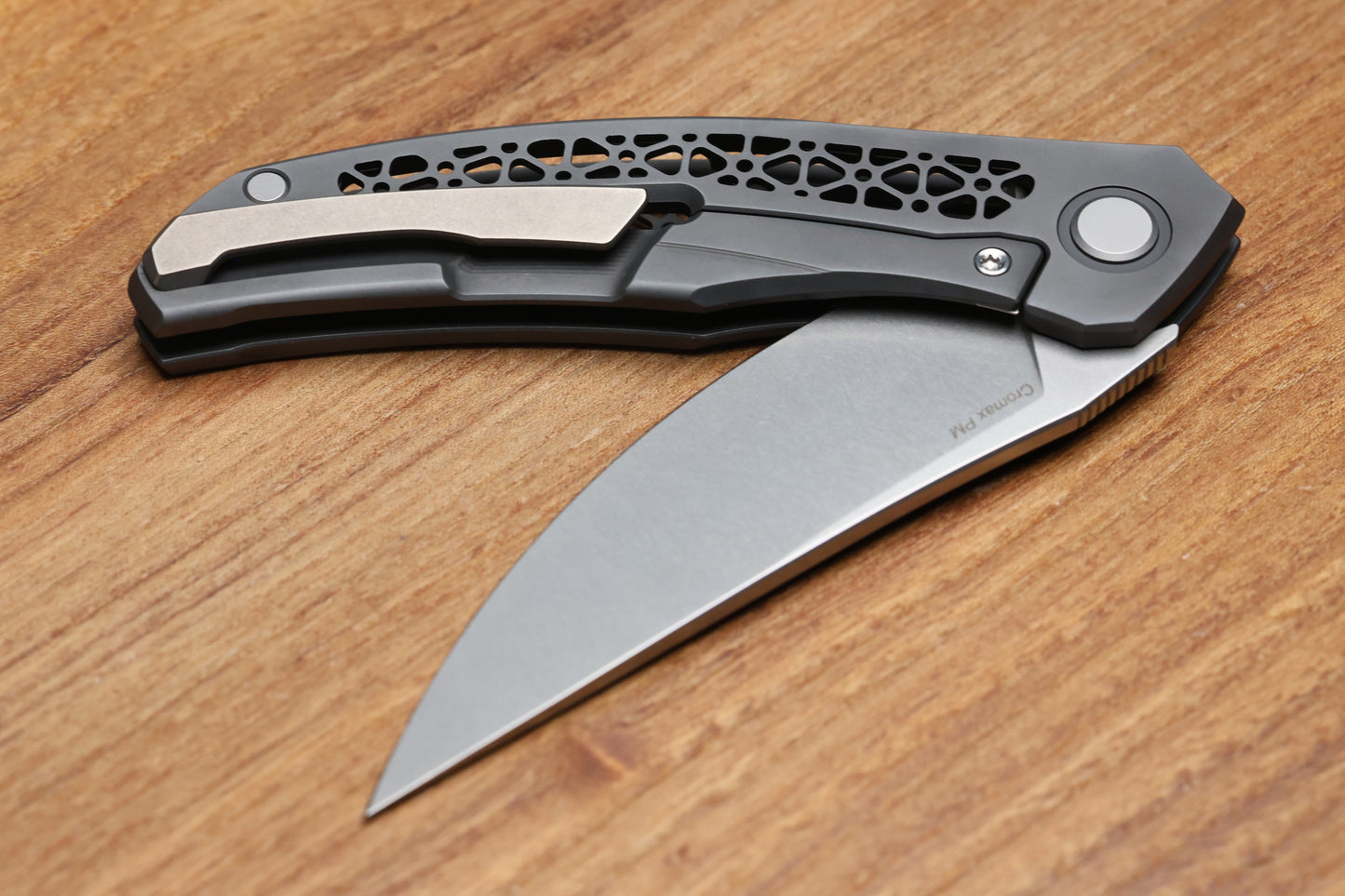 SHIROGOROV AVIAN KNIVES FINISH QUANTUM “AVIAN'S MARK” – CROMAX PM BLADE – MRBS