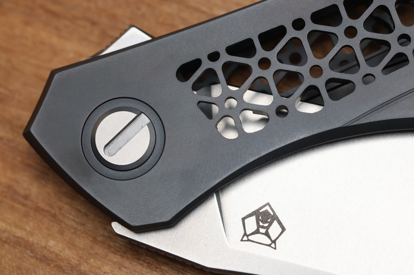 SHIROGOROV AVIAN KNIVES FINISH QUANTUM “AVIAN'S MARK” – CROMAX PM BLADE – MRBS