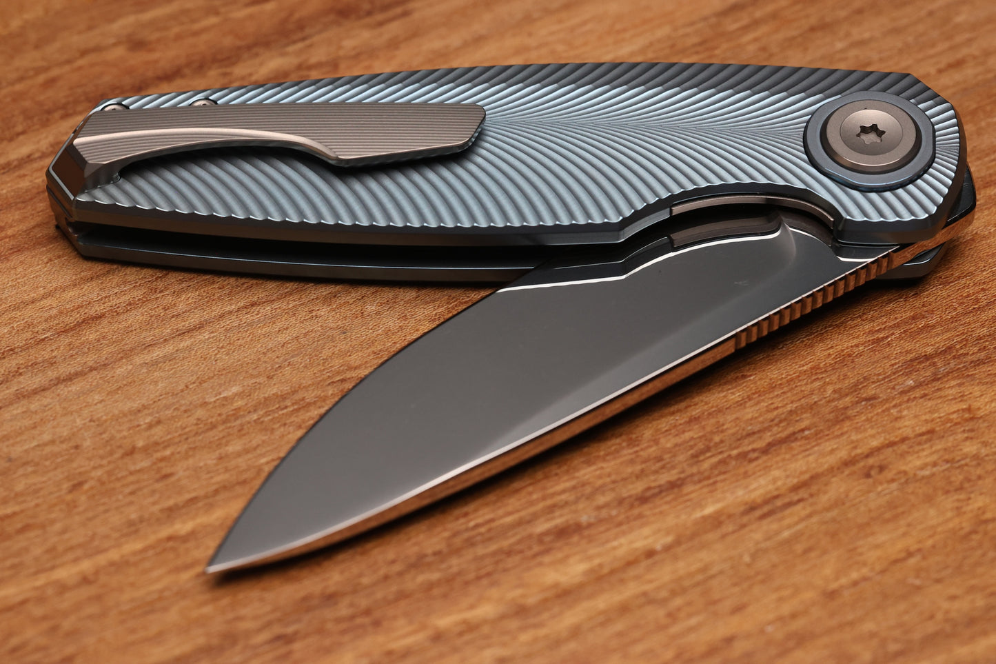 HOLT BLADEWORKS MORPHEUS FEATHER BURNISHED BLUE ANO TITANIUM NEAR MIRROR M390 BLADE MR1866