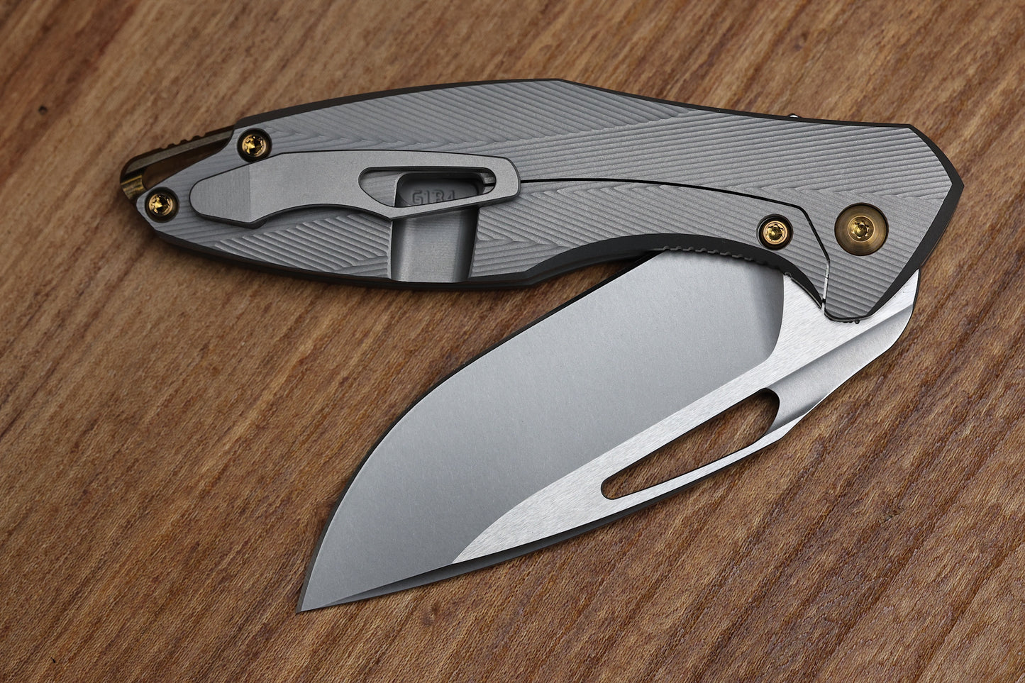 KOENIG MINI ARIUS - PATTERNED - TITANIUM HANDLE - M390 BLADE