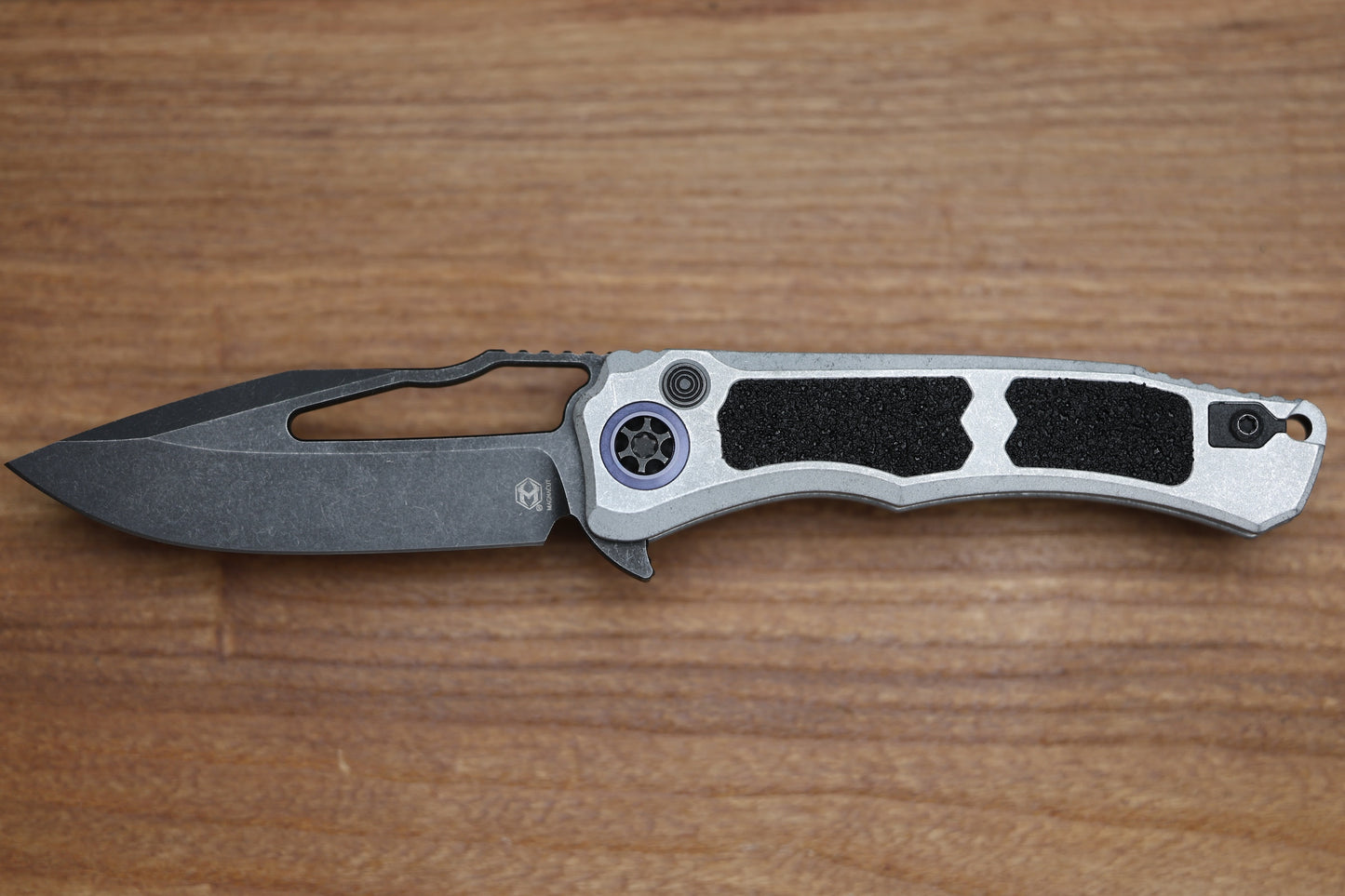 HERETIC KNIVES WRAITH V4 BLIZZARDWORN ALUMINUM HANDLES & BATTLE BLACK MAGNACUT H001-8A-BLZ
