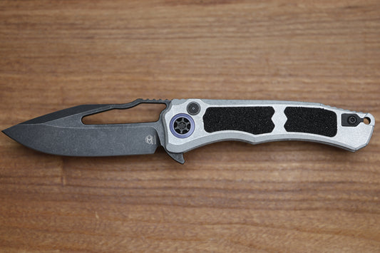 HERETIC KNIVES WRAITH V4 BLIZZARDWORN ALUMINUM HANDLES & BATTLE BLACK MAGNACUT H001-8A-BLZ