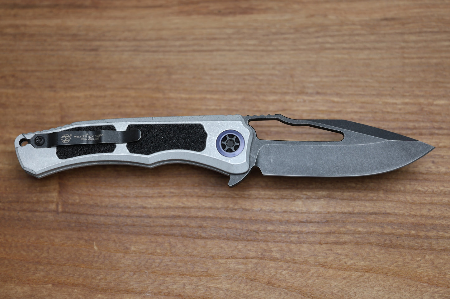 HERETIC KNIVES WRAITH V4 BLIZZARDWORN ALUMINUM HANDLES & BATTLE BLACK MAGNACUT H001-8A-BLZ