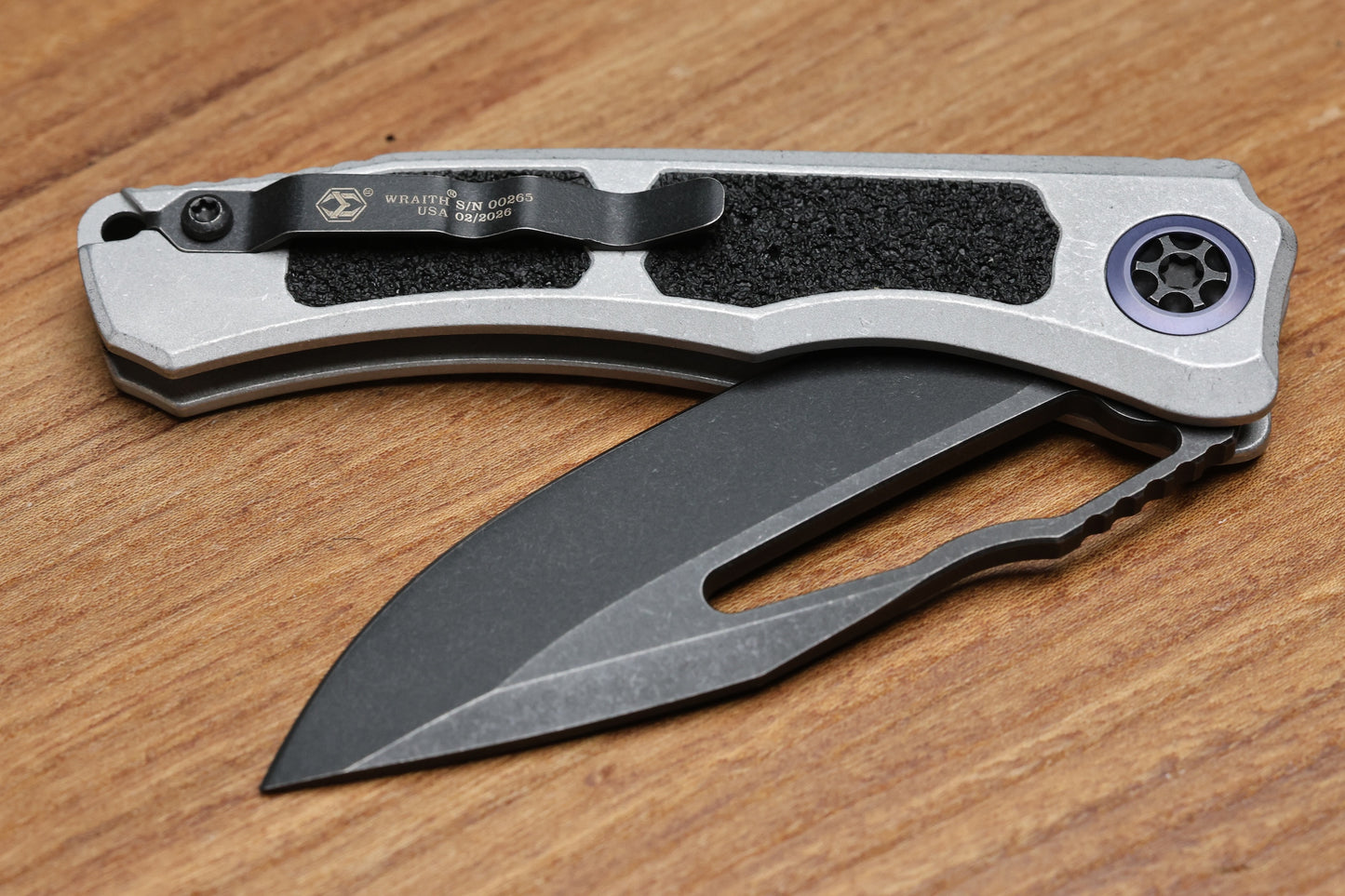HERETIC KNIVES WRAITH V4 BLIZZARDWORN ALUMINUM HANDLES & BATTLE BLACK MAGNACUT H001-8A-BLZ