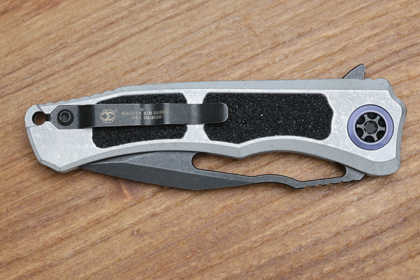 HERETIC KNIVES WRAITH V4 BLIZZARDWORN ALUMINUM HANDLES & BATTLE BLACK MAGNACUT H001-8A-BLZ